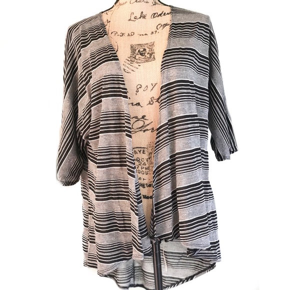 ❌SOLD Lularoe Lindsay Kimono - Picture 1 of 4